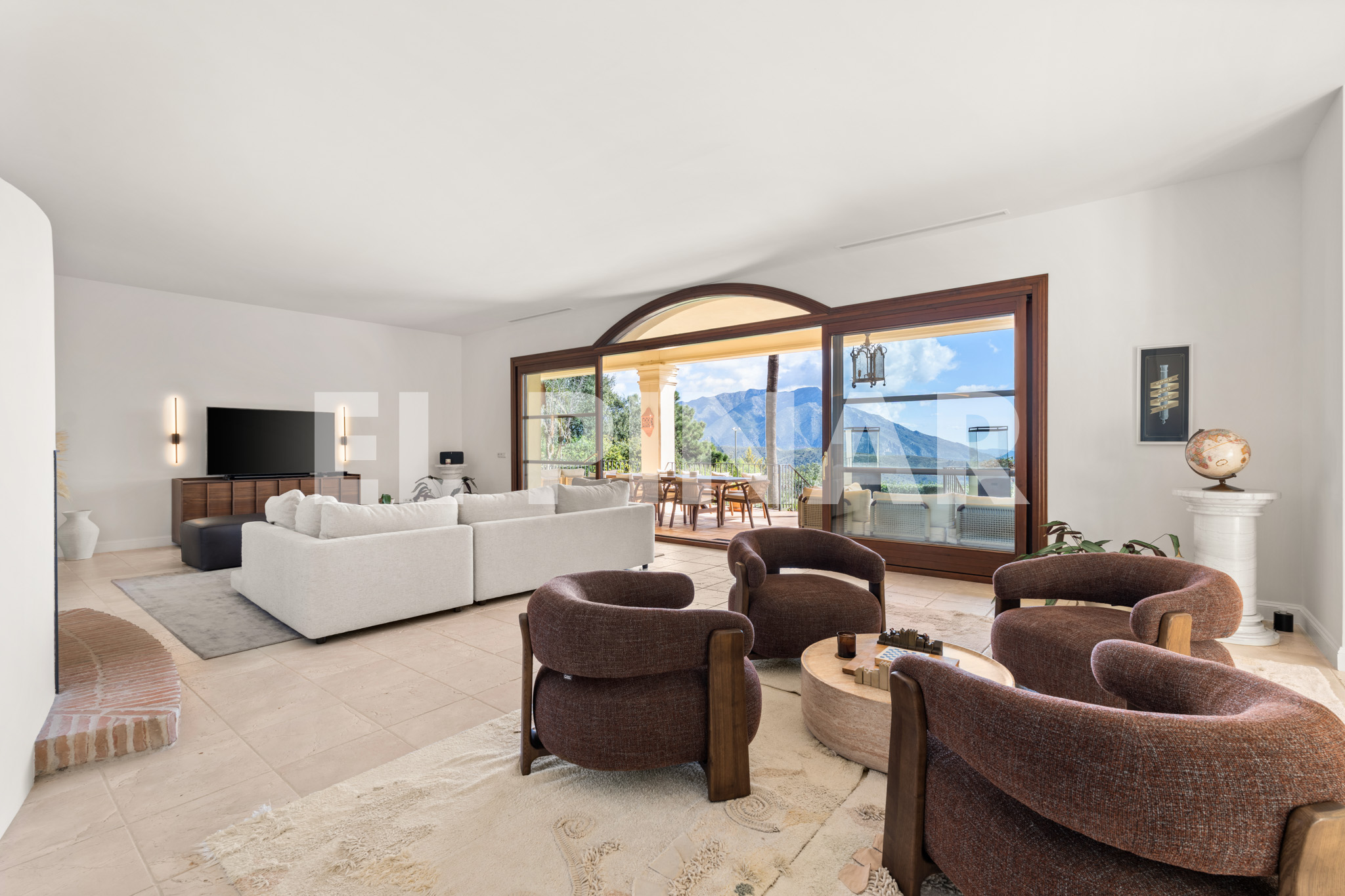 Luxury Mediterranean Villa with an additional Plot with Project and Panoramic Sea Views in La Zagaleta, Benahavís